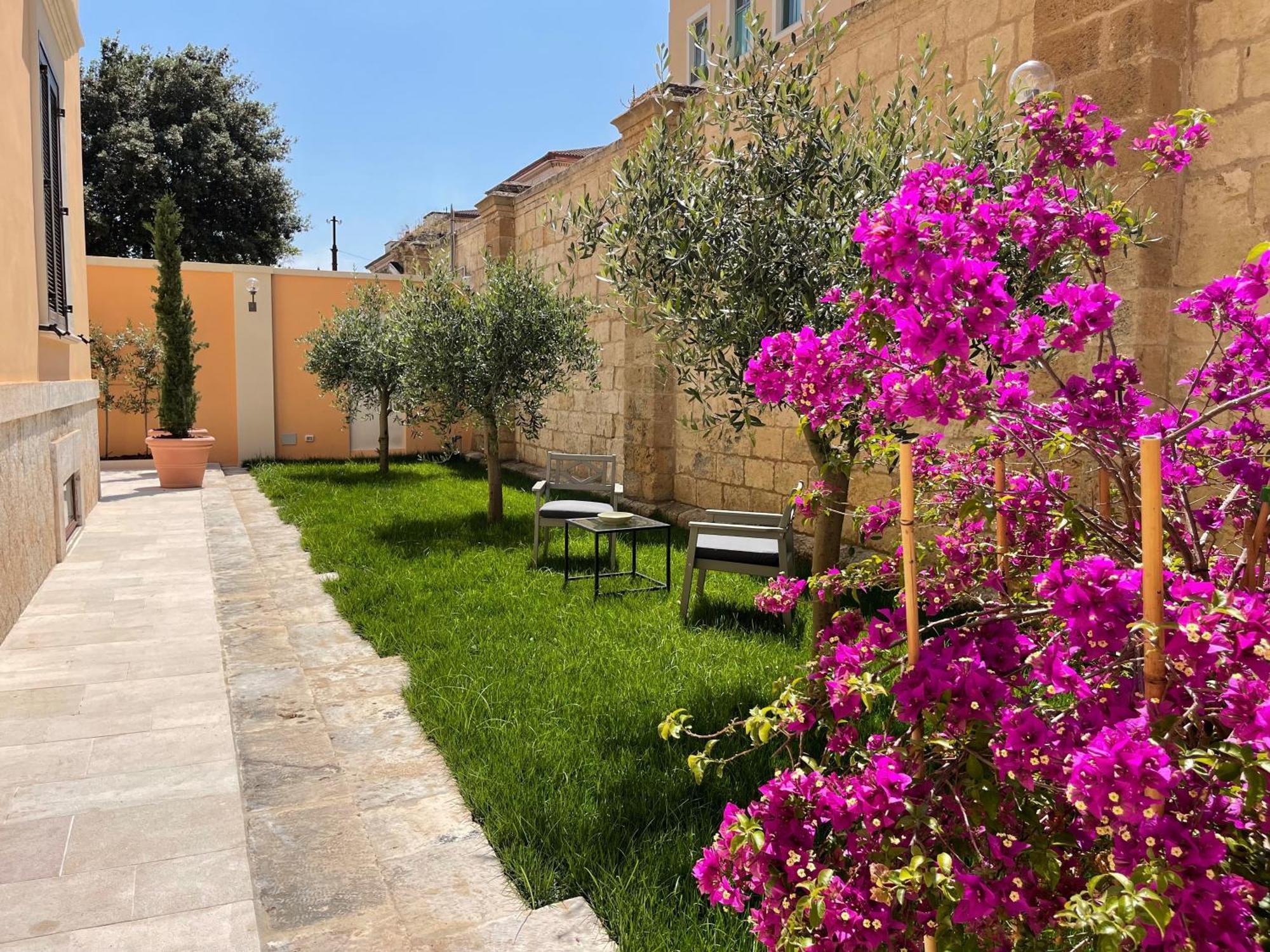 Palazzo Pitagora Hotel ตารันโต ภายนอก รูปภาพ